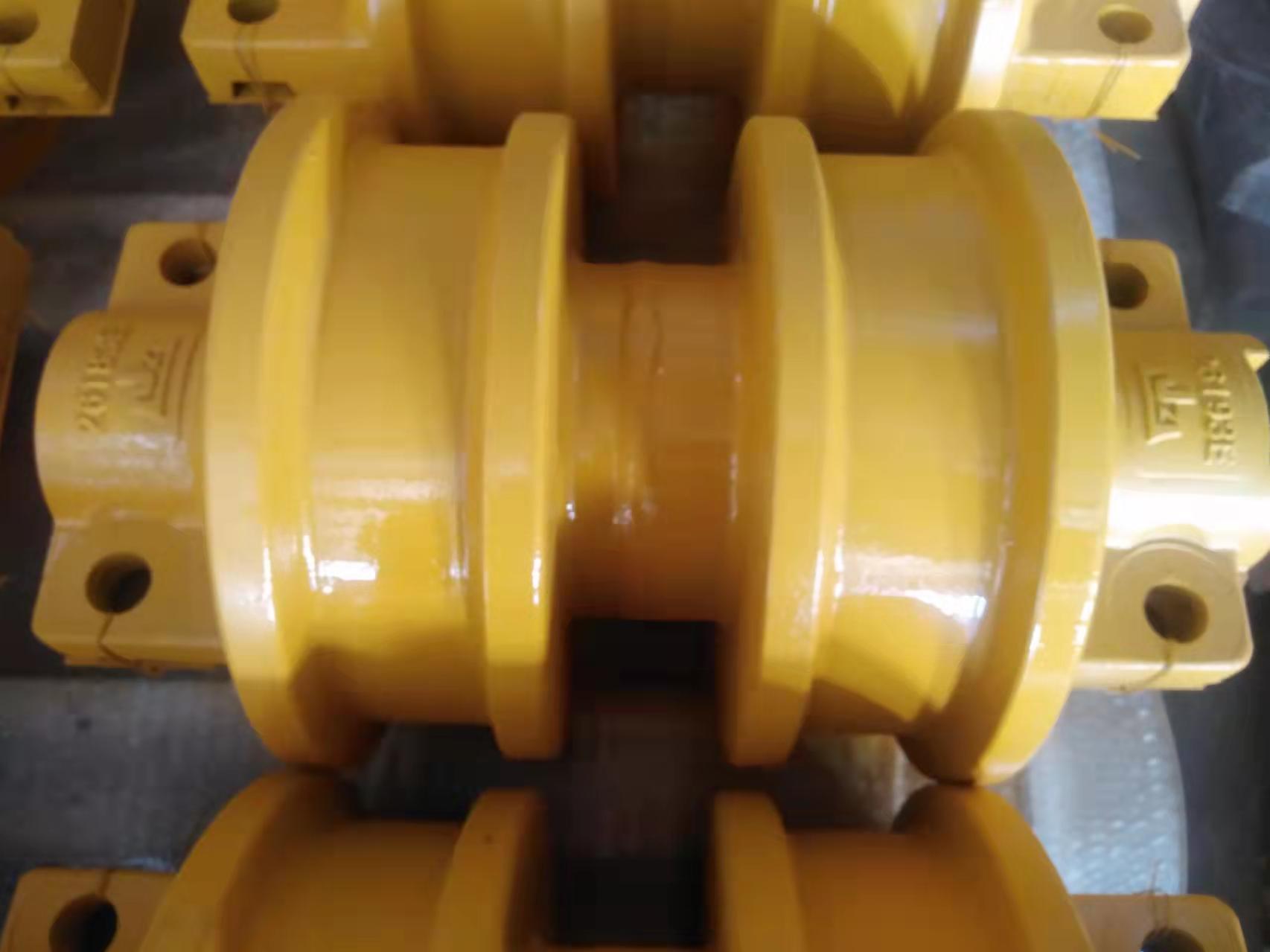 Komatsu D85 trackroller DF 155-30-00118