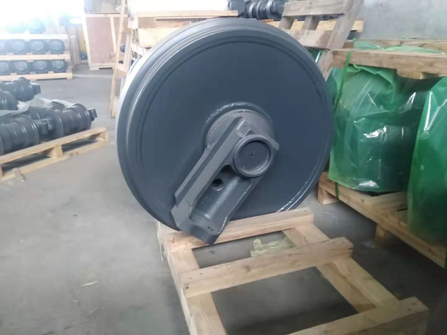 PC200-5 idlers 20Y-30-00030  guiding wheel front wheel